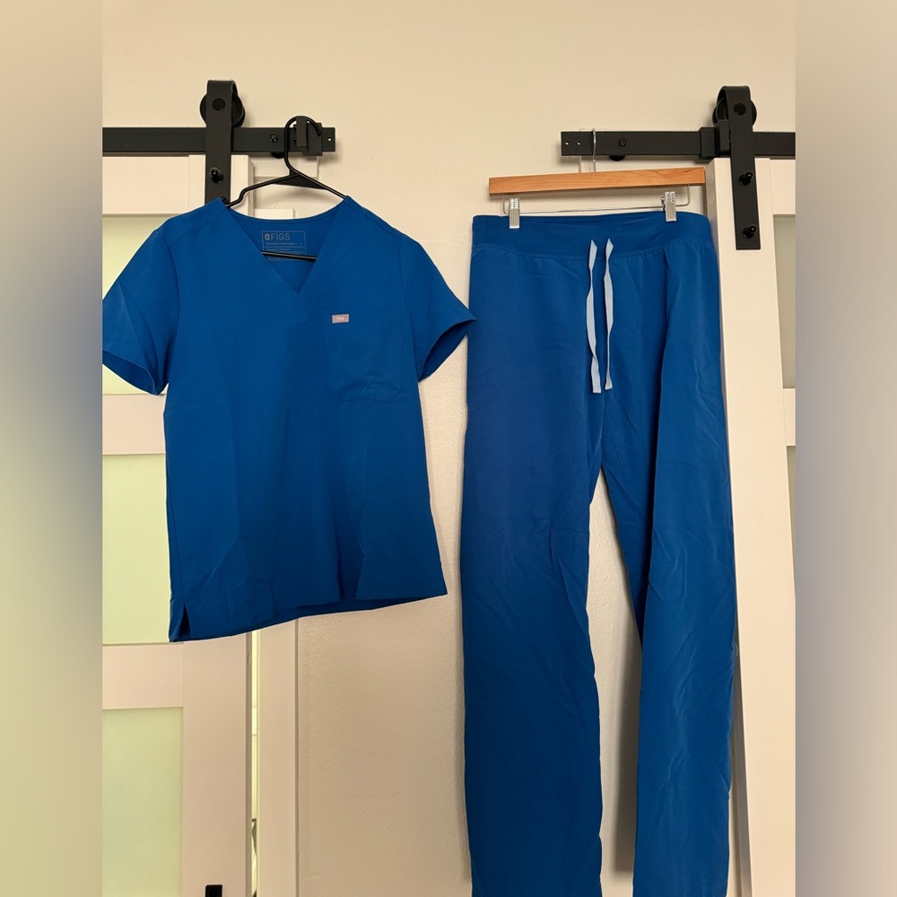 FIGS Royal Blue Livingston & Catarina